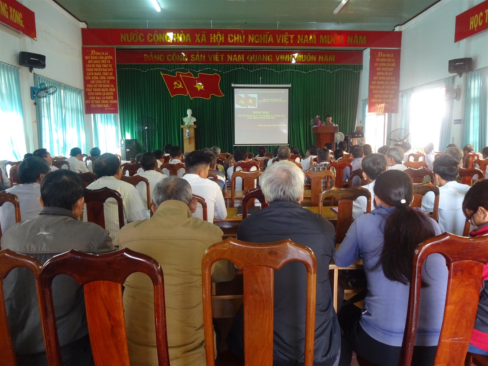 Lớp tập huấn bồi dưỡng lý luận chính trị và nghiệp vụ công tác mặt trận cơ sở năm 2019