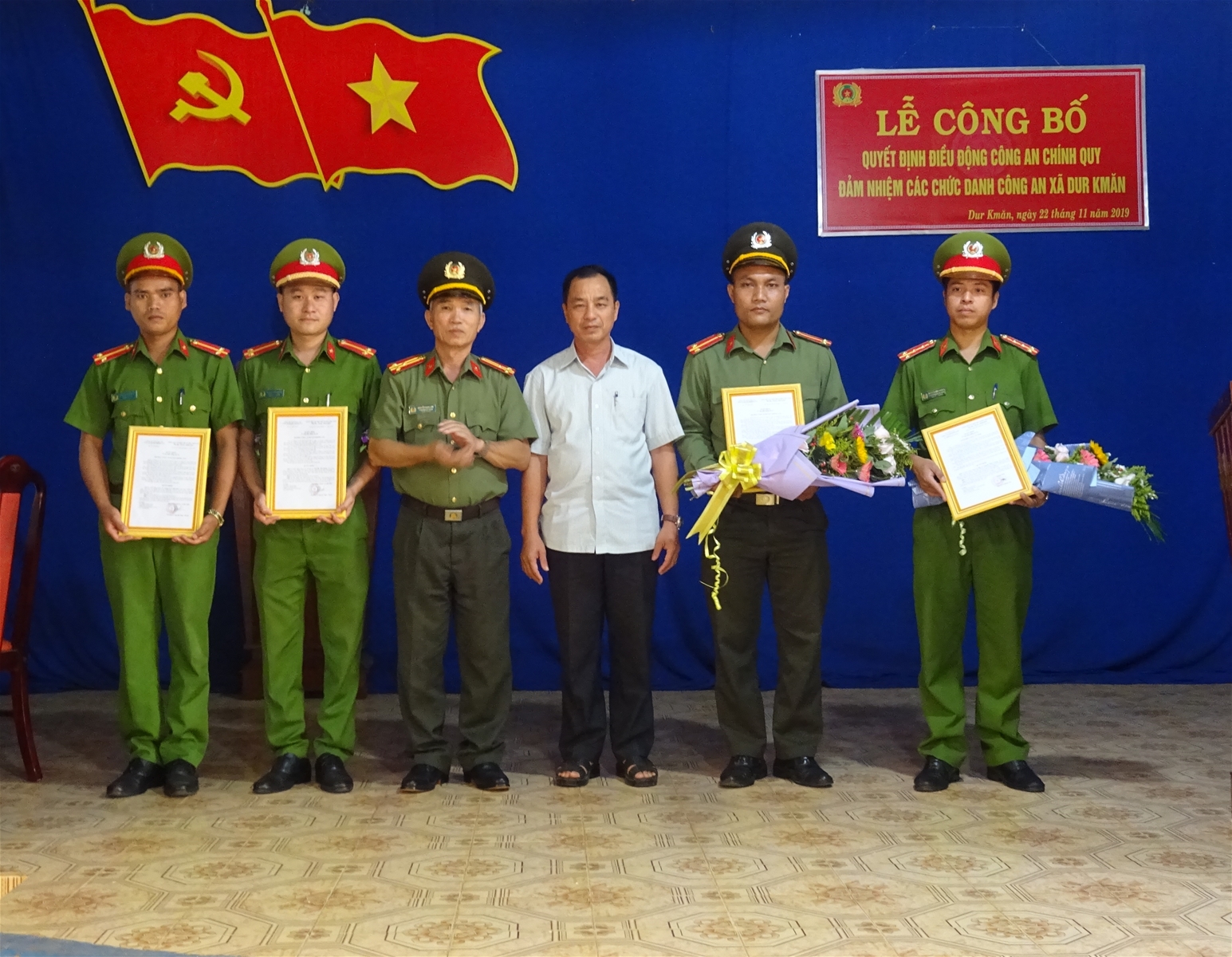 Công bố quyết định điều động công an chính quy  đảm nhiệm chức danh công an xã Dur Kmăl, Quảng Điền 