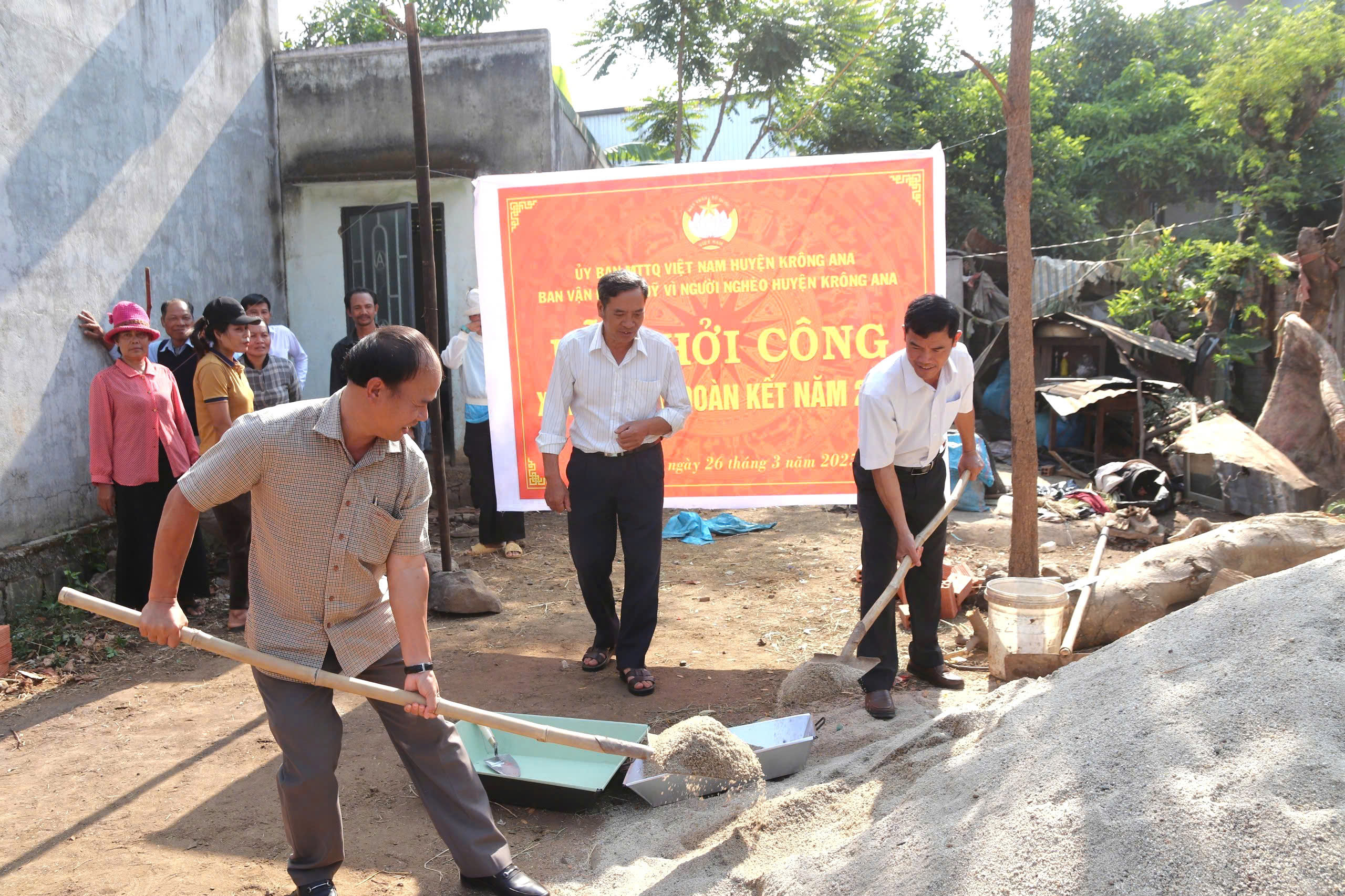 Khởi công xây dựng  nhà “Đại đoàn kết” cho hộ nghèo, cận nghèo