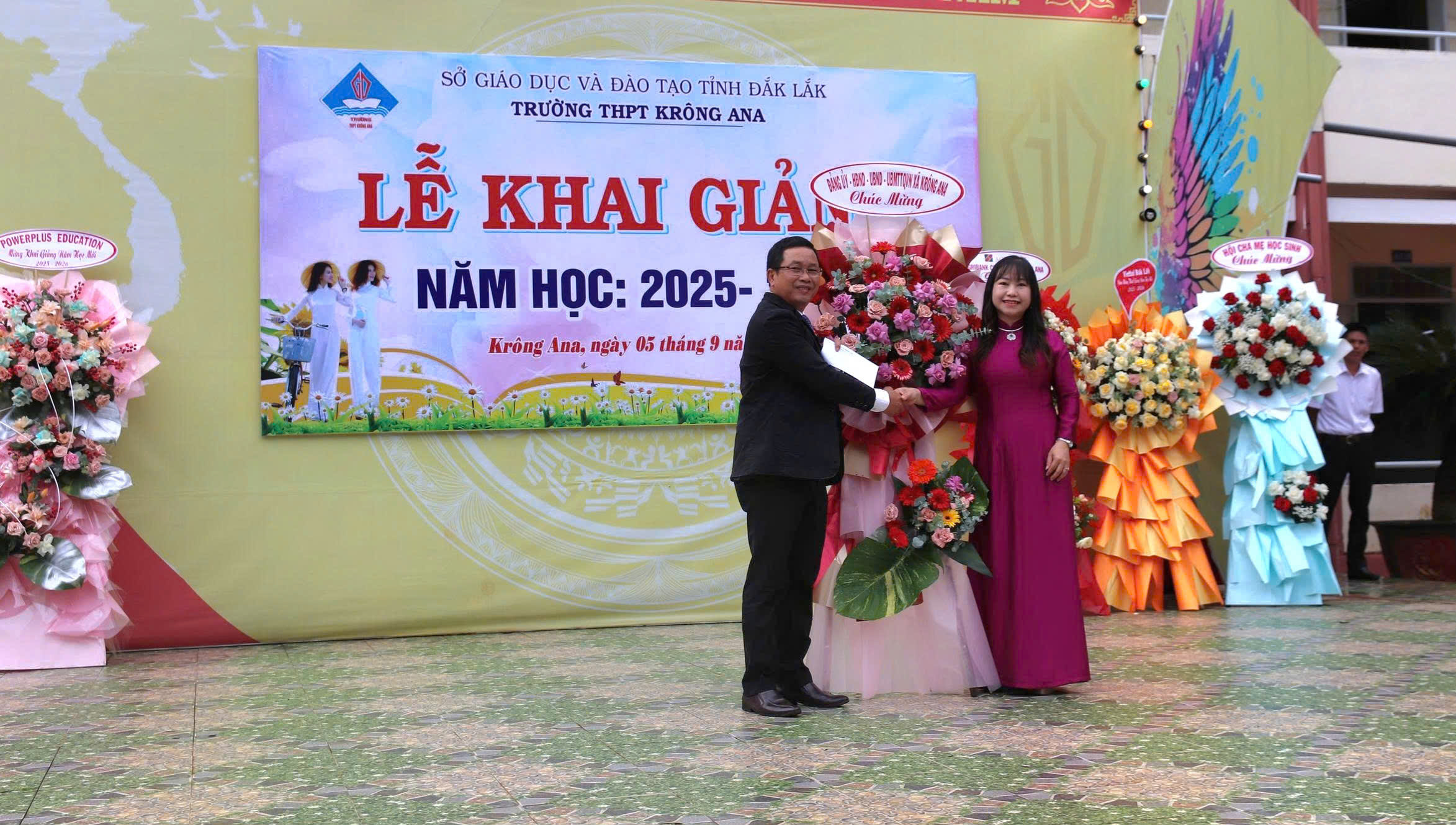 TRƯỜNG PHỔ THÔNG KRÔNG ANA TƯNG BỪNG KHAI GIẢNG NĂM HỌC 2025 – 2026