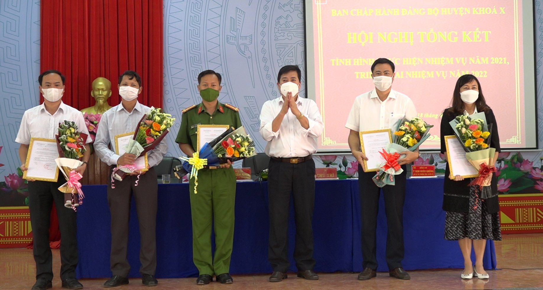 Hội nghị tổng kết tình hình thực hiện nhiệm vụ năm 2021, triển khai nhiệm vụ năm 2022 của Đảng bộ huyện 